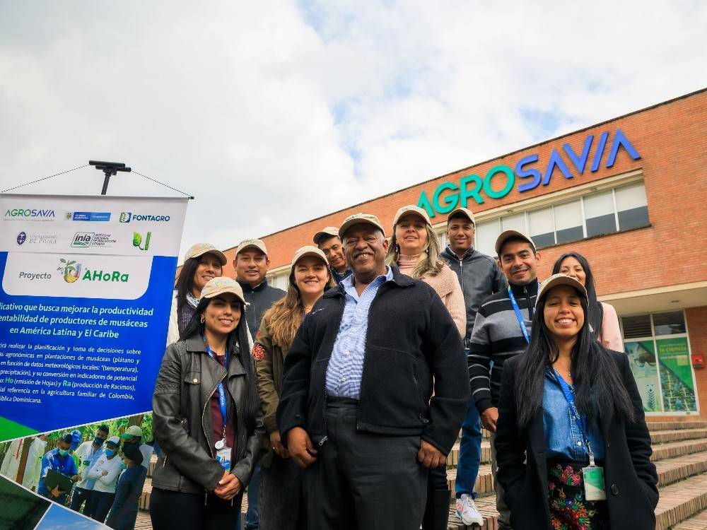 El equipo del proyecto validan los cálculos que arroja la App °AHoRa