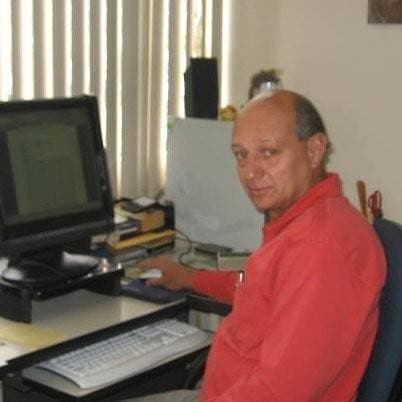 Carlos León Velarde