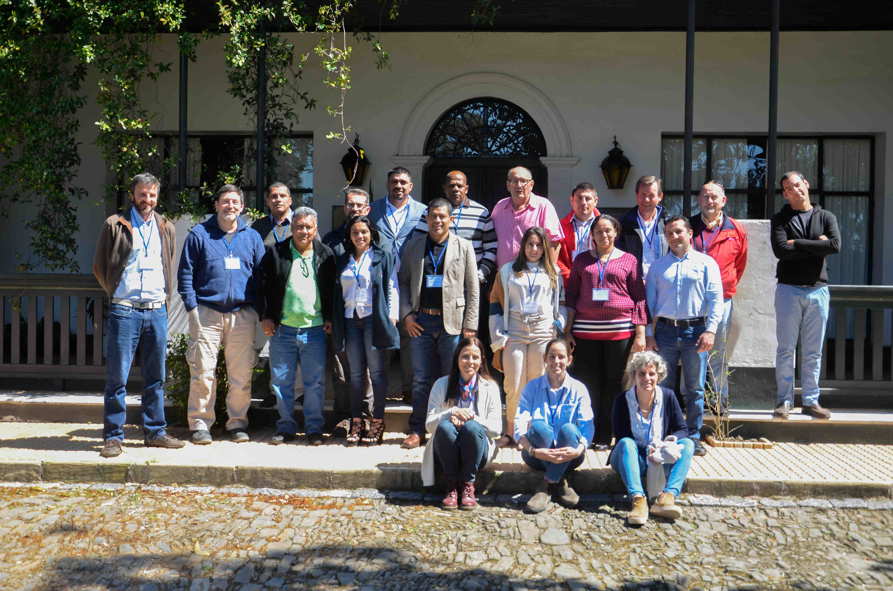 Equipo de trabajo de los 11 países durante un Taller en INIA Uruguay, 2019